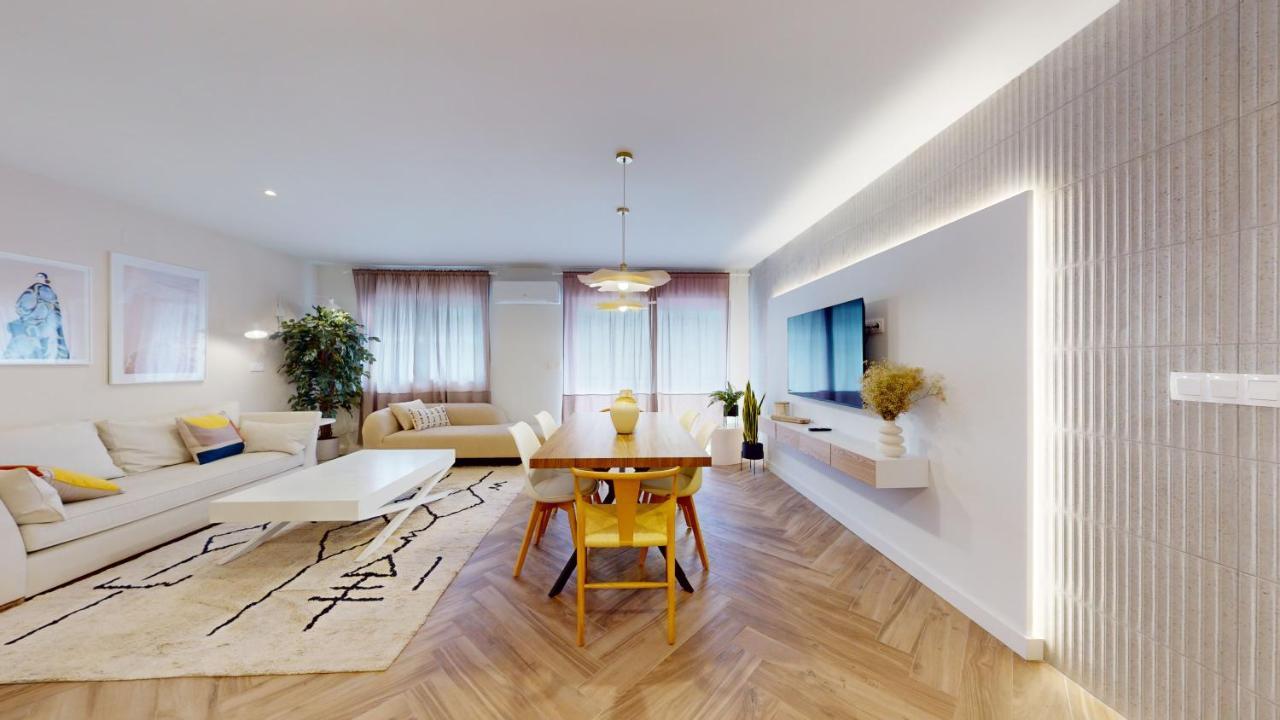 Stylish In With Ac And Balcony Appartamento